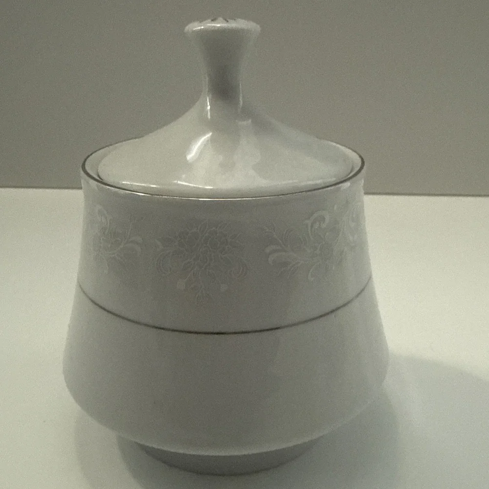 Vintage Crown Ming Fine China 